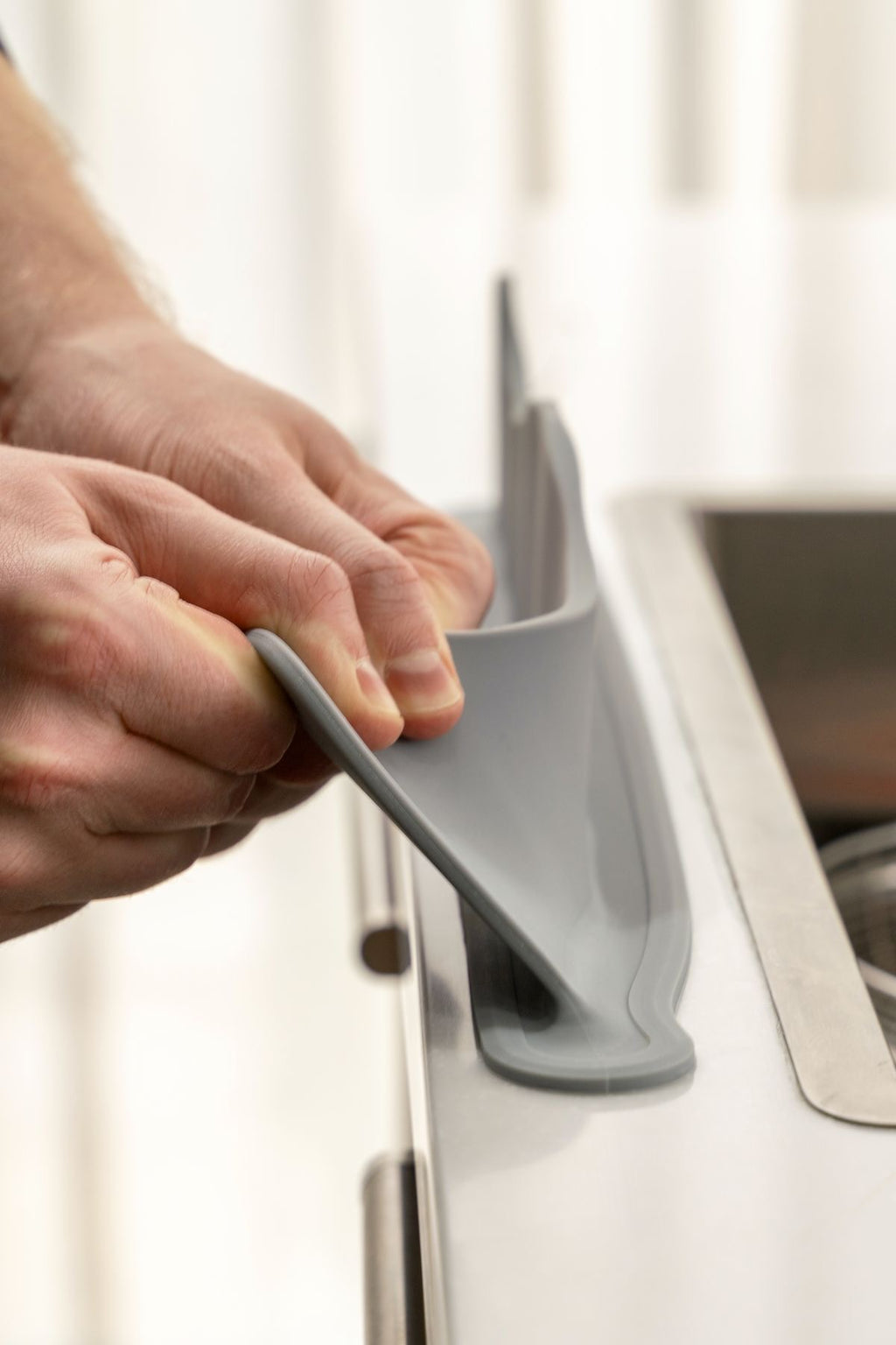 Kitchen sink splash guard