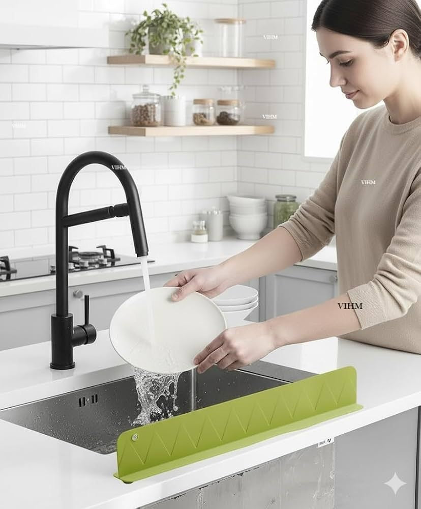 Kitchen sink splash guard
